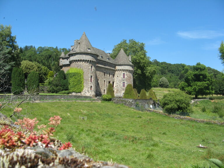 Château d'Auzers - communauté de communes du pays de Mauriac