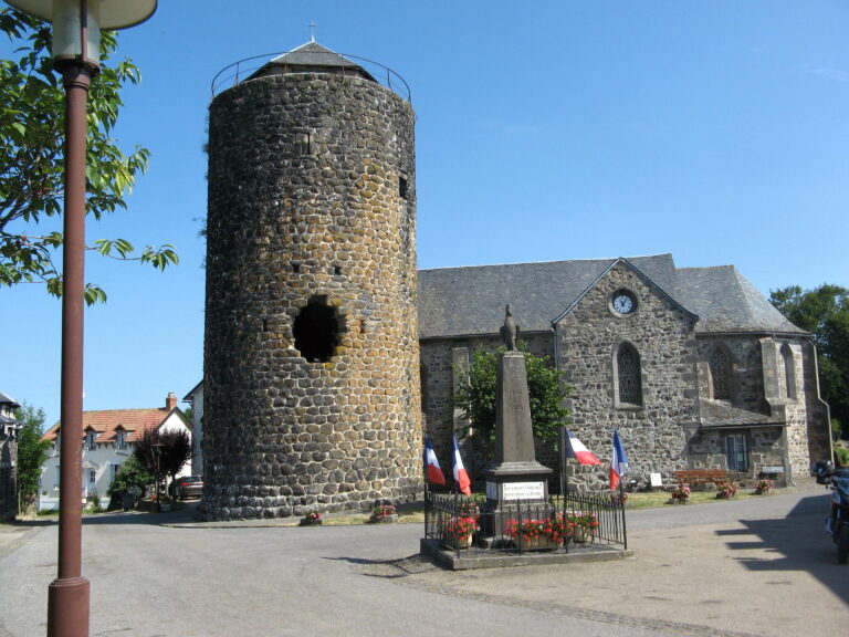 L'église Saint-Julien et sa tour-clocher - communauté de communes du pays de Mauriac